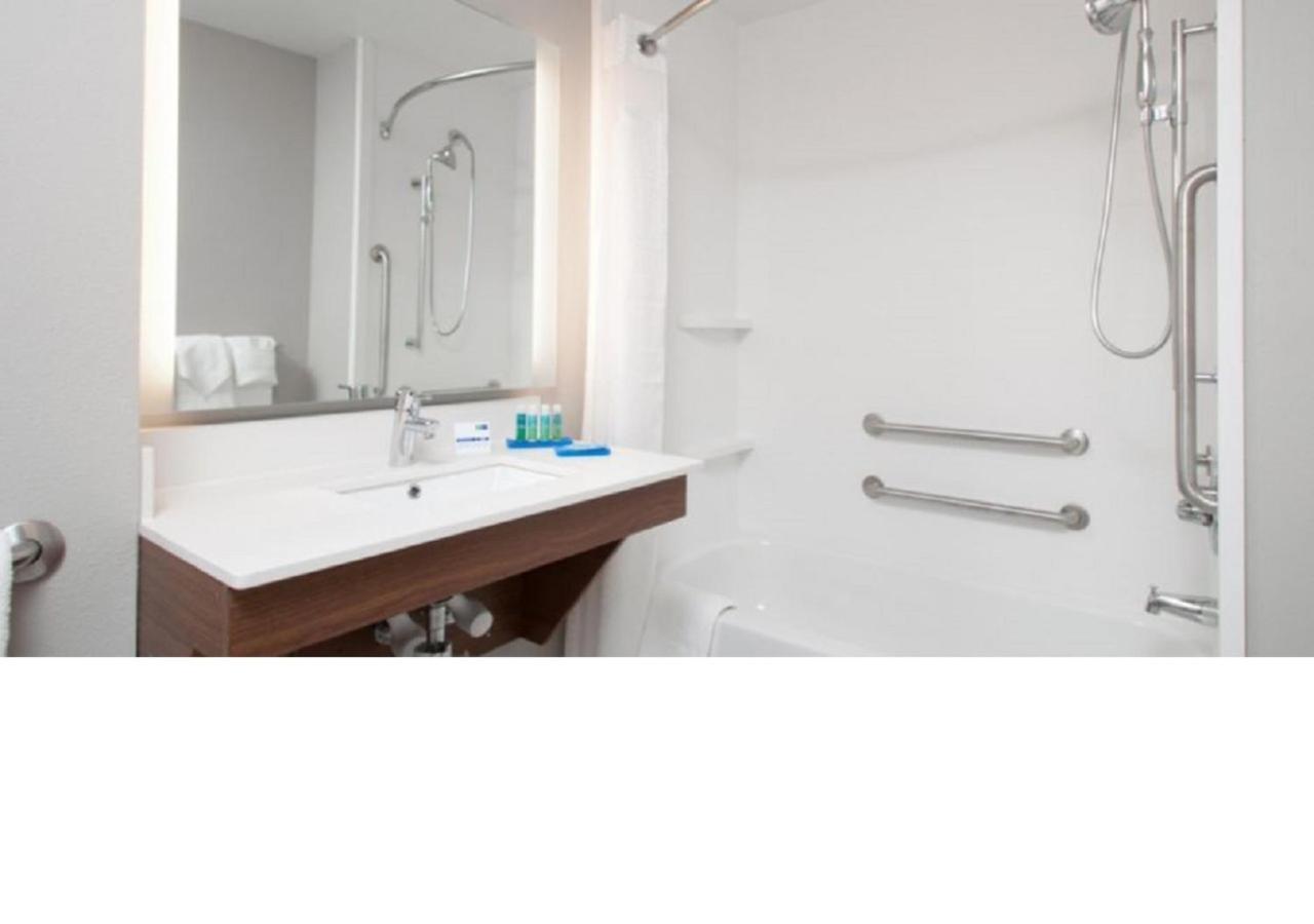 Holiday Inn Express Quantico - Stafford By Ihg Exterior photo